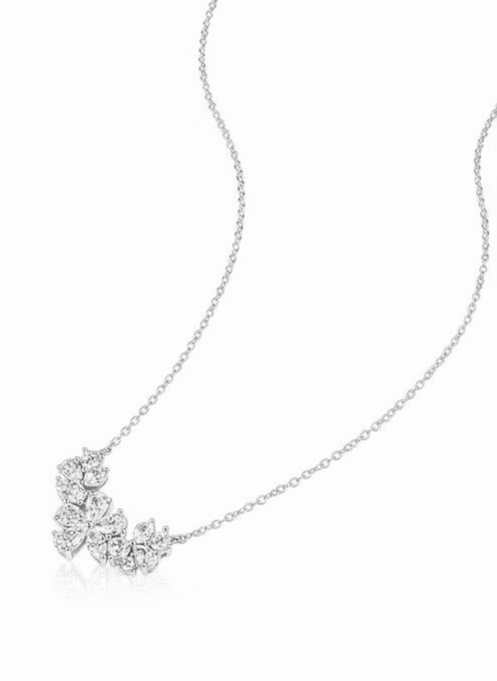 Silfurhálsmen með cubic zirconia gimsteinum í blómamynstri